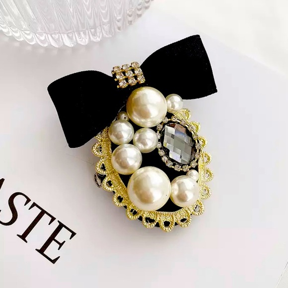 Jewelry - ⚜️✨Beautiful Black Bow with Pearls Brooch ⚜️✨